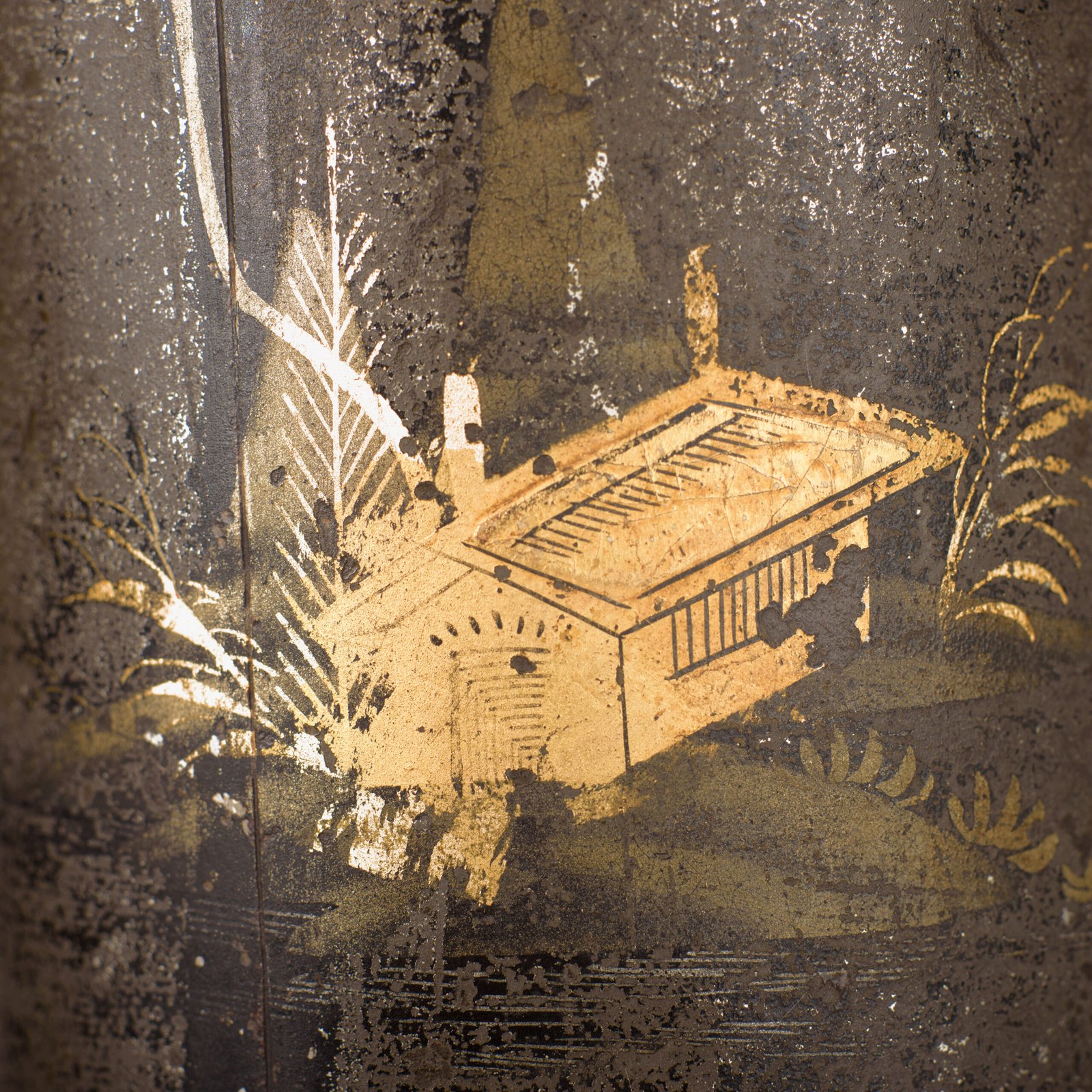 Tea Urn with Chinoiserie Decoration, Rare English Regency Hot Water Urn in Painted Metal and Brass, Lion Head Handles, Original Brass Tap, Circa 1800–1820.