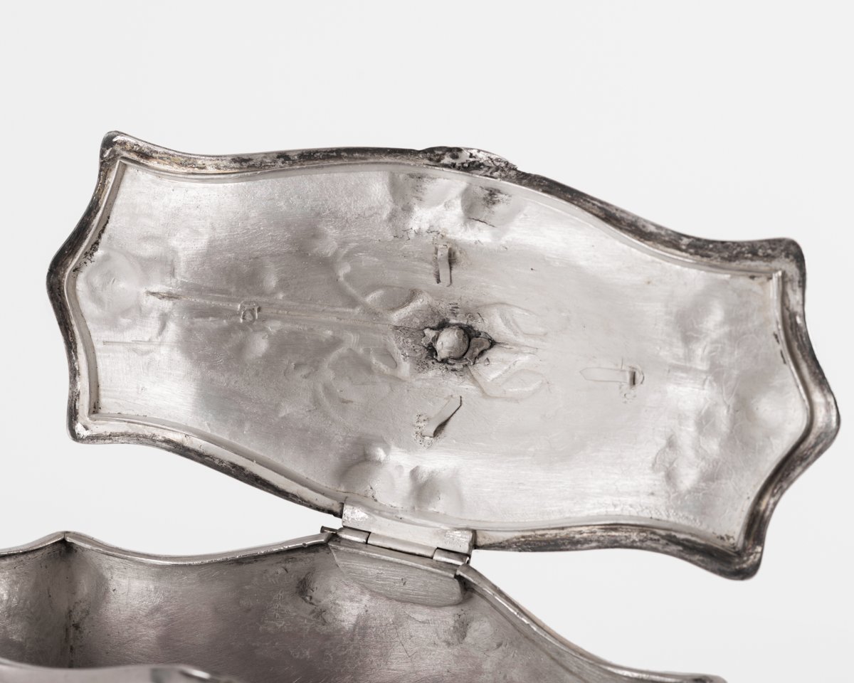 WMF Jewelry Box Art Nouveau silver plated Model No. 28 with floral decoration, Germany ca. 1900