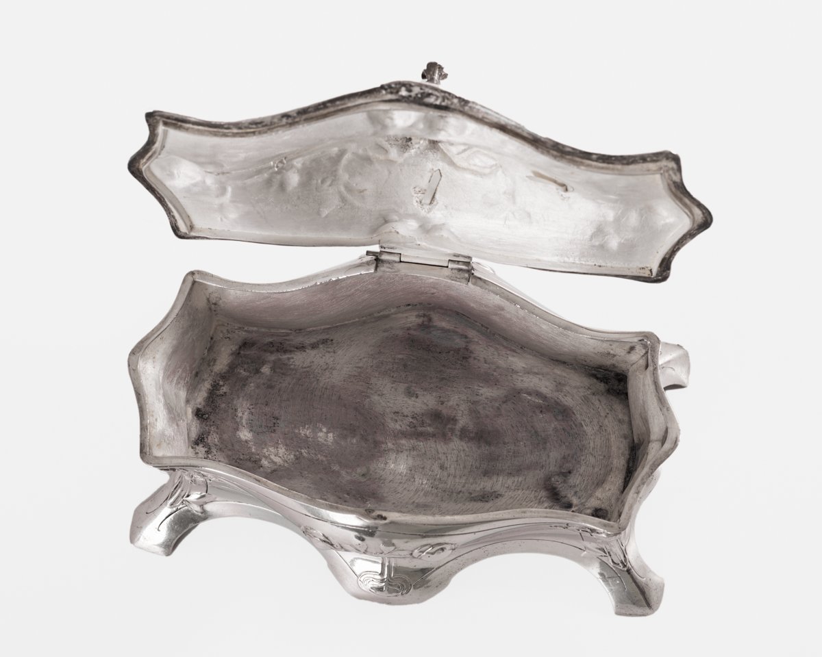 WMF Jewelry Box Art Nouveau silver plated Model No. 28 with floral decoration, Germany ca. 1900