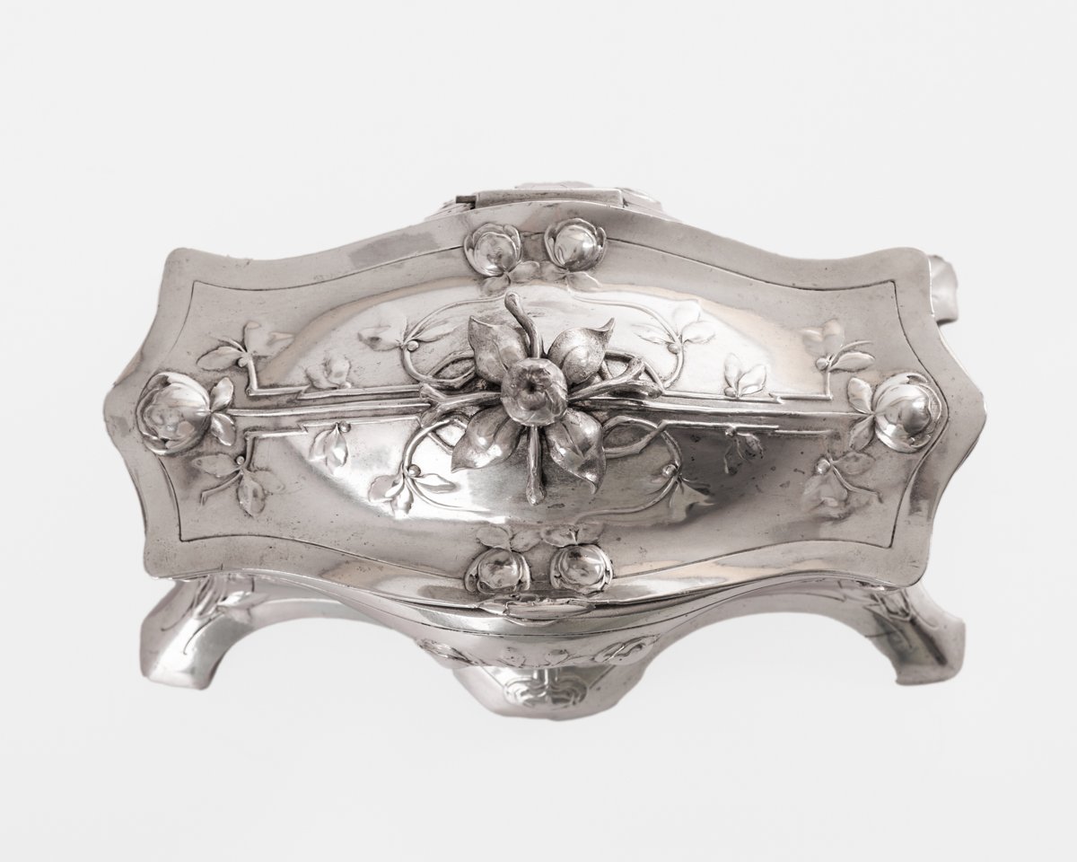 WMF Jewelry Box Art Nouveau silver plated Model No. 28 with floral decoration, Germany ca. 1900