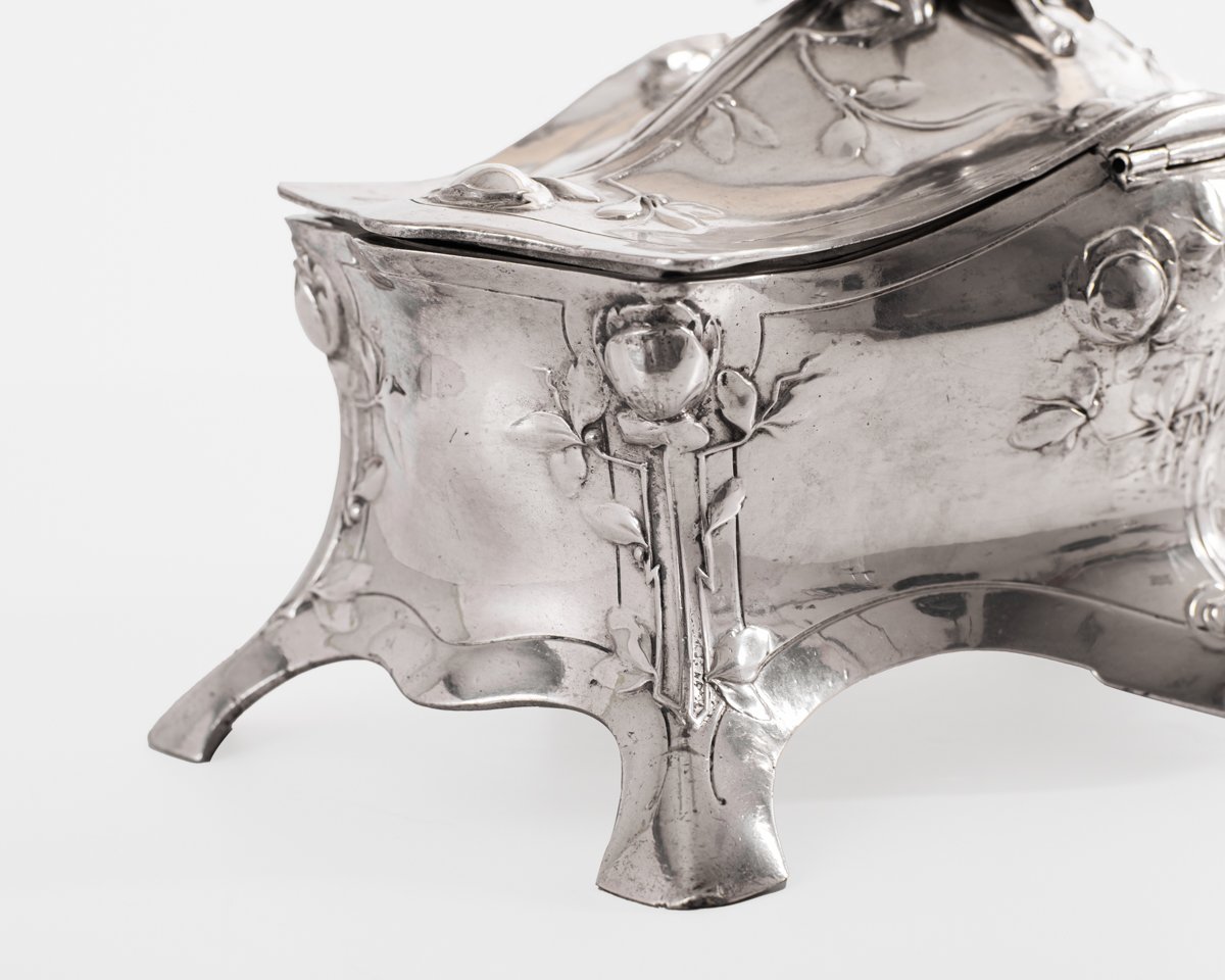 WMF Jewelry Box Art Nouveau silver plated Model No. 28 with floral decoration, Germany ca. 1900