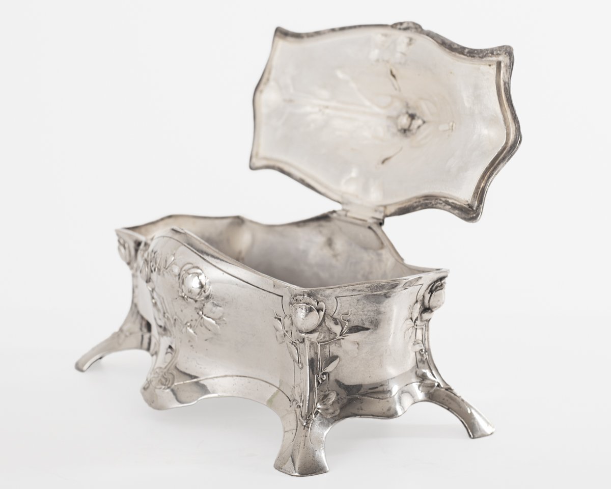 WMF Jewelry Box Art Nouveau silver plated Model No. 28 with floral decoration, Germany ca. 1900