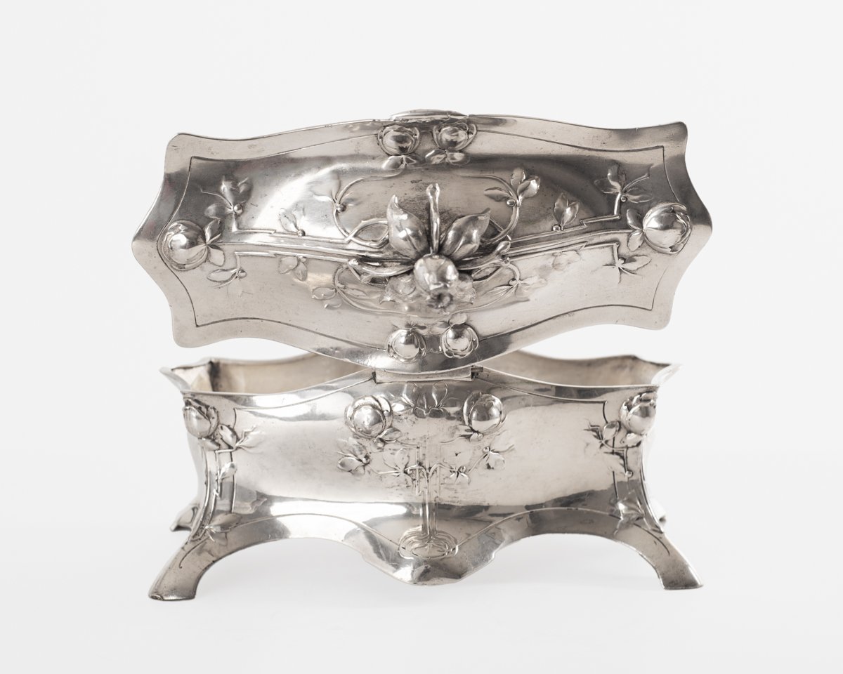 WMF Jewelry Box Art Nouveau silver plated Model No. 28 with floral decoration, Germany ca. 1900