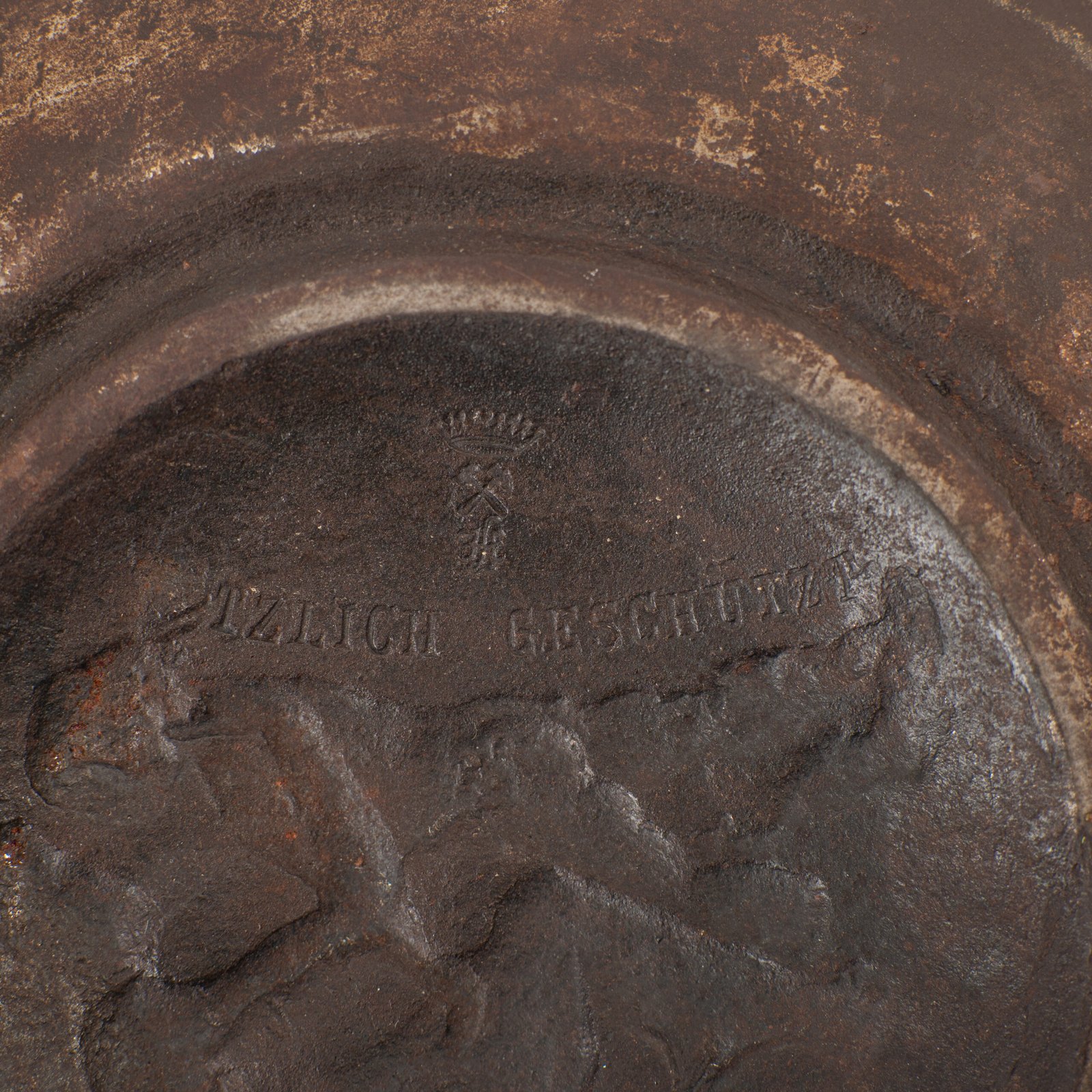 Lauchhammer Cast Iron Charger, Germany, circa 1870–1900, with Renaissance Revival reliefs, a central scene of Venus and Cupid, portrait medallions and scrolling foliage.